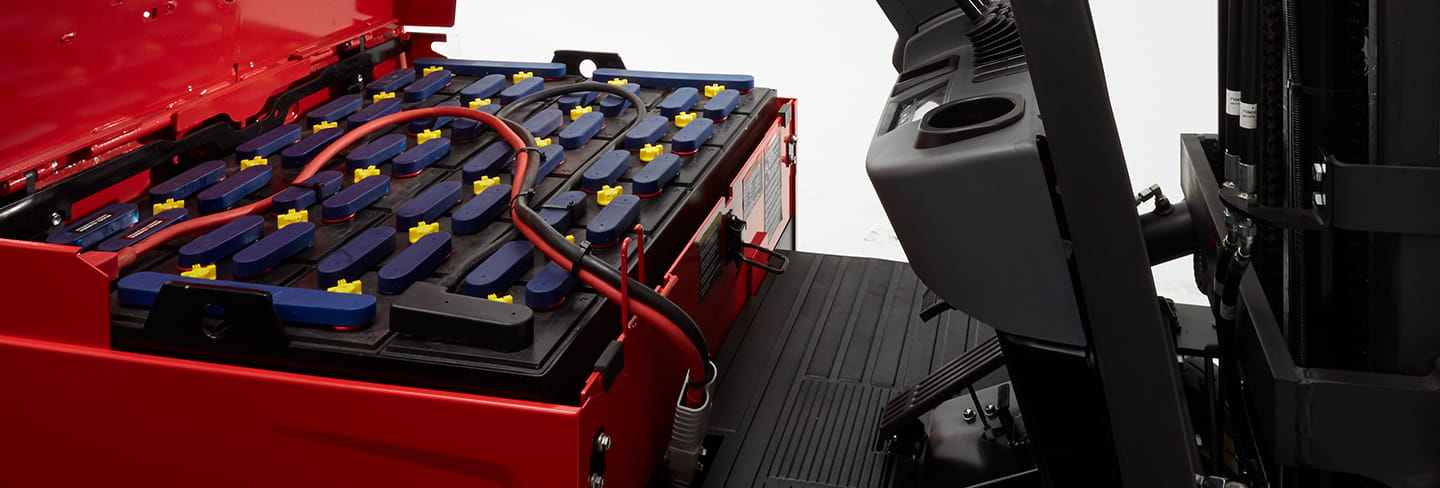 https://www.raymondhc.com/-/media/dealers/raymond-handling-consultants/images/full-width-sliders/forklift_battery_service_1440x488_1.jpg?h=488&hash=42D10EAD38773A1F8580F3C71ABF62E3&la=en&rev=3715c3a5ee9145a794040026768b79ef&w=1440